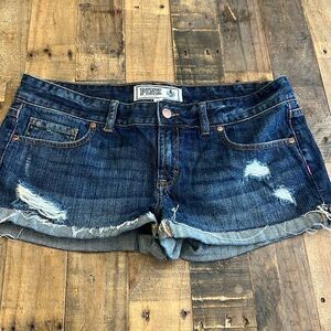 Women’s PINK SIZE 10 CUTOFF SHORTS
